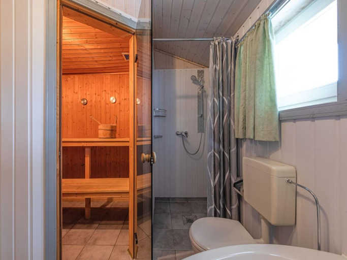 Bathroom 3, Ferienhaus mit Sauna im Ferienpark Mirow, Mecklenburgische Seenplatte