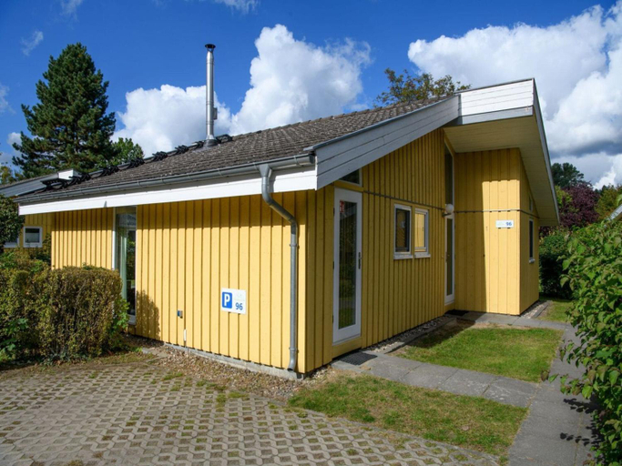 Exterior & Views 1, Ferienhaus mit Sauna im Ferienpark Mirow, Mecklenburgische Seenplatte