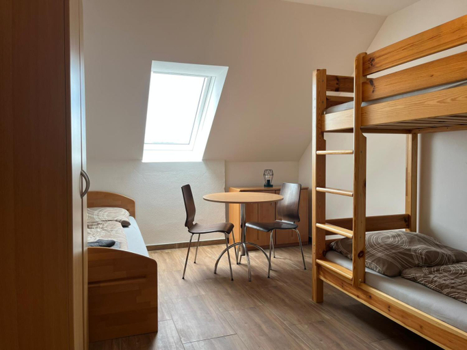 Bedroom 2, APARTMENTS RATZERSDORFER SEEN in 3100 SANKT POLTEN, Sankt Pölten