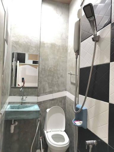 Bathroom 4, Hive28, Bang Kapi
