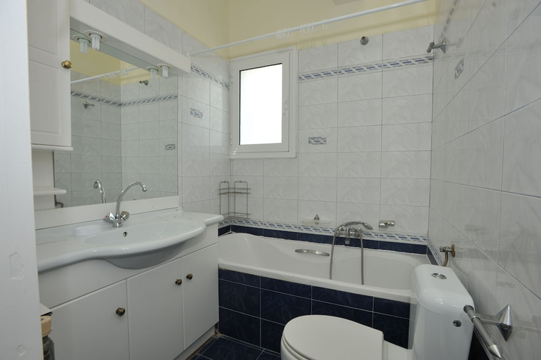 Bathroom 3, Annaliza Apartments, Ionian Islands