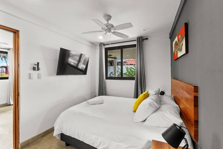 Room 5, Macaw Beachfront Retreat, Garabito