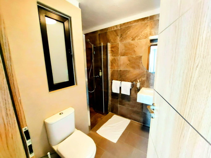 Bathroom 3, Luna Holiday Complex