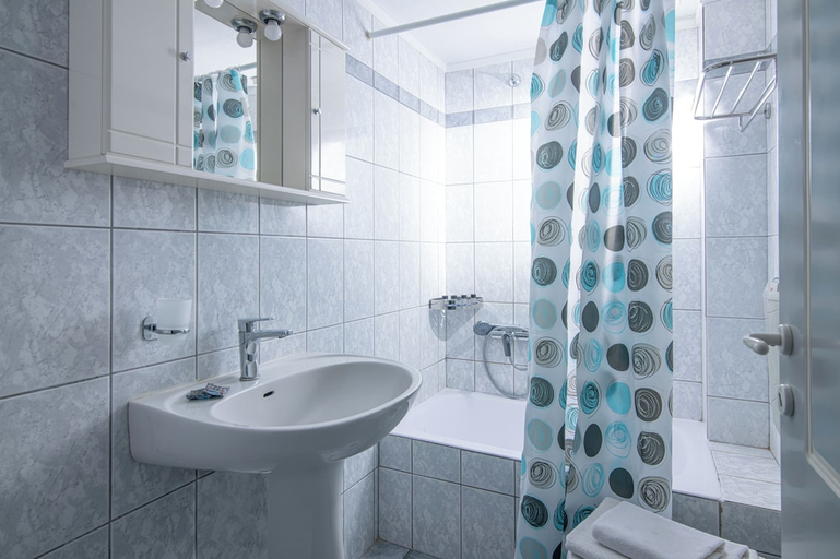 Bathroom 3, Litsa Mare Apartments, Crete