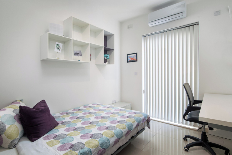 Room 5, Luxury 3 BR Apartment - heart of Sliema