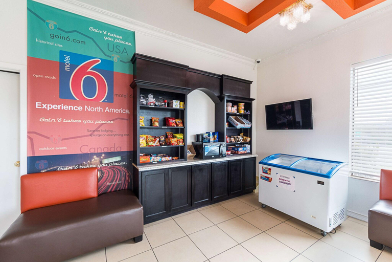 Public Area 2, Motel 6 San Antonio Fiesta Trails, Bexar