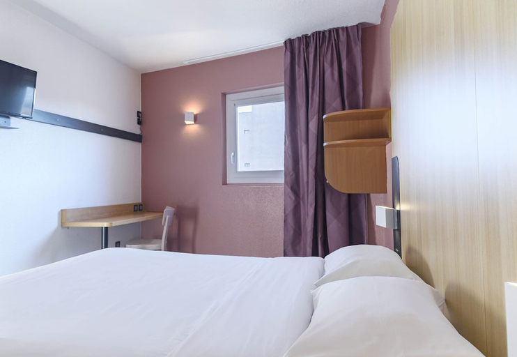 Bedroom 3, B&B HOTEL Nimes Centre Arenes, Gard