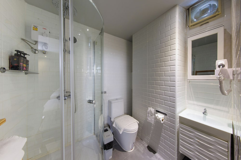 Bathroom 4, Chala Number 2 Art And Gallery House, Muang Chiang Mai