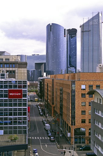 Exterior & Views