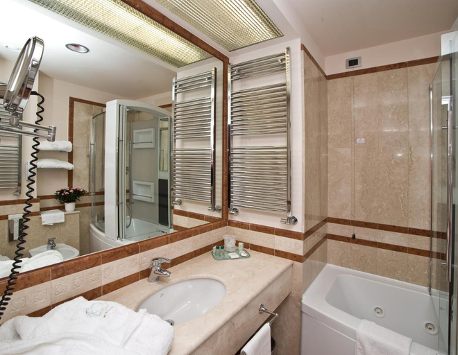 Bathroom 4, Sangallo Palace, Perugia