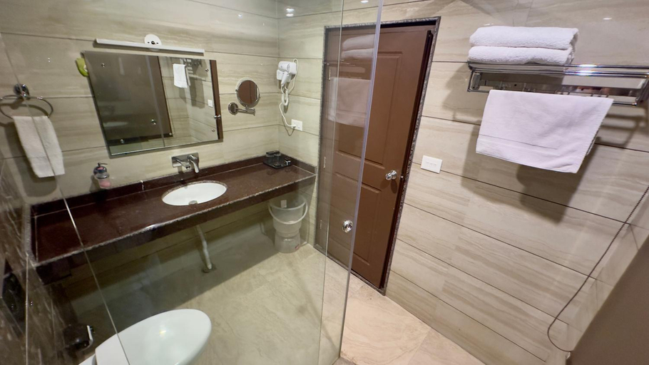 Bathroom 4, KAREEM RESIDENCY, Srinagar