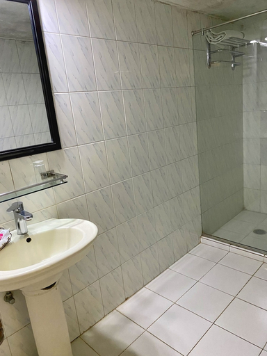 Bathroom 3, Quality Inn, Dhaka