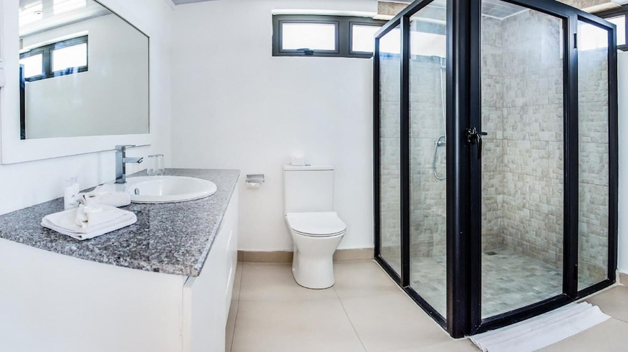 Bathroom 3, Residence Potosi
