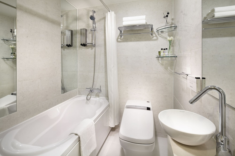Bathroom 3, Travelodge Myeongdong Namsan, Jung