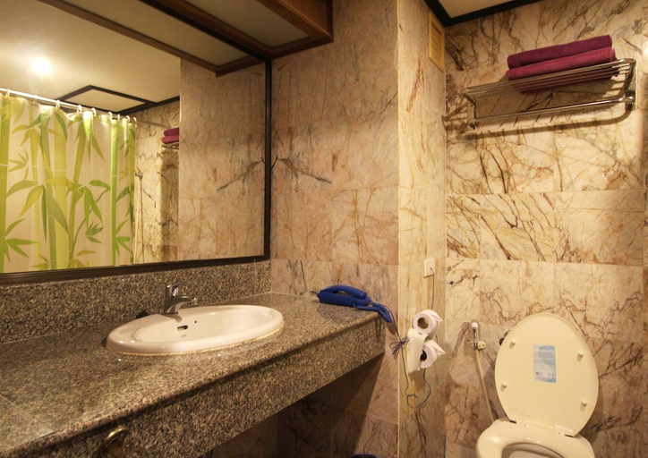 Bathroom 5, AA Pattaya Residence, Pattaya