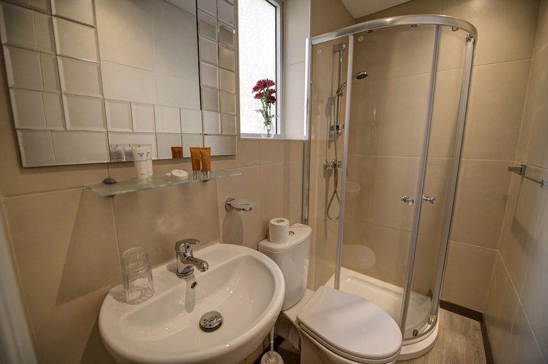 Bathroom 3, Europa Hotel