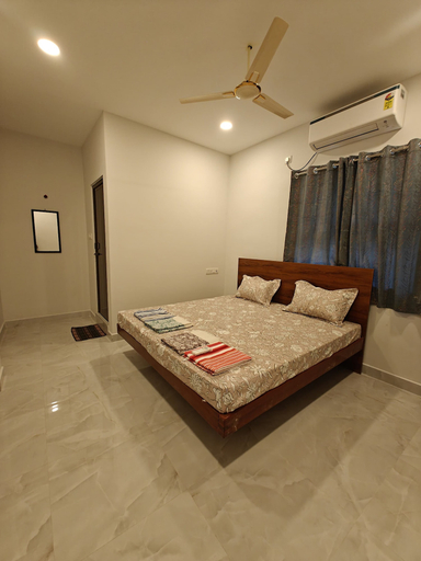 Room 4, Hotel Mauris & Restaurant By Wishotel, Indore