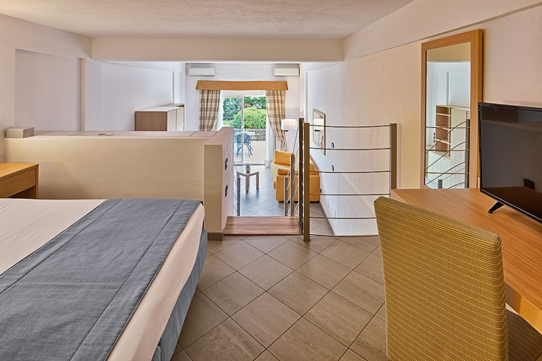 Bedroom 3, Aregai Marina Hotel & Residence, Imperia