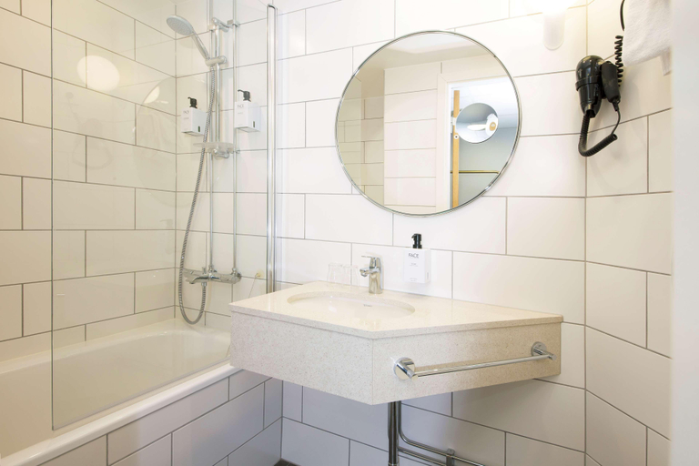 Bathroom 4, Scandic St Olavs Plass, Oslo