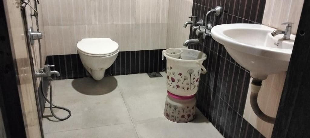 Bathroom 5, Hotel vishal, Surat