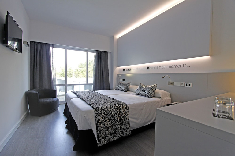 Bedroom 3, BG Hotel Pamplona, Baleares
