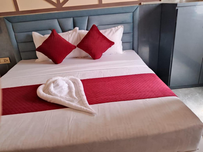 Room 4, Hotel Kamla Kishan, Sikar