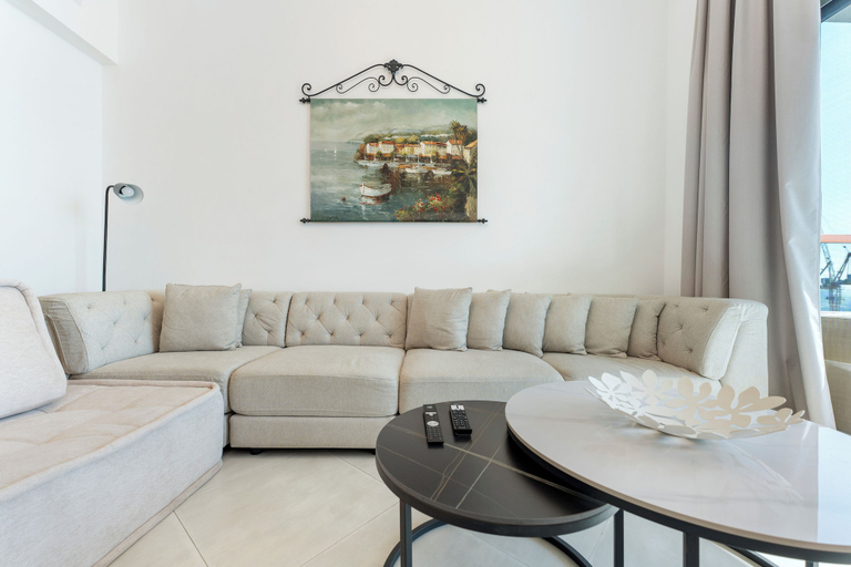 Living area 5, Modern 1BR with Pool and Gym Al Jaddaf, Dubai