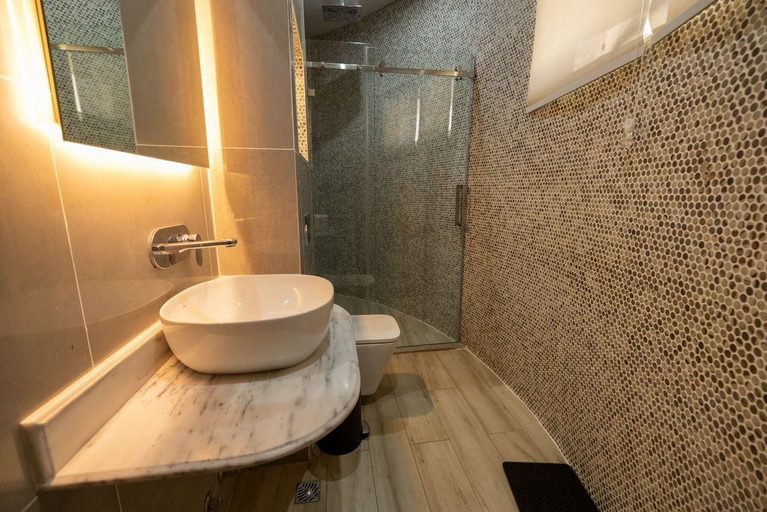 Bathroom 4, BON Hotel Five Seasons Palm Resort, Dangbe East