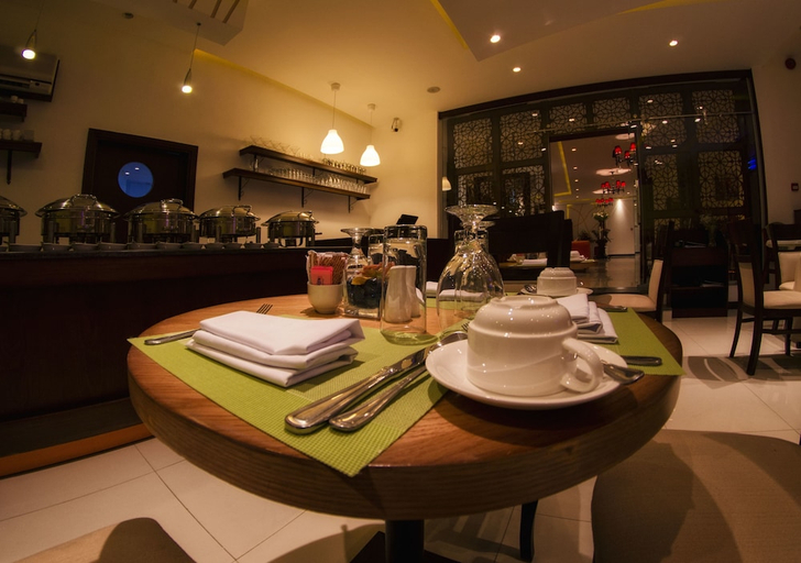 Food & Drinks 3, Meneur Hotel, Wadi Essier