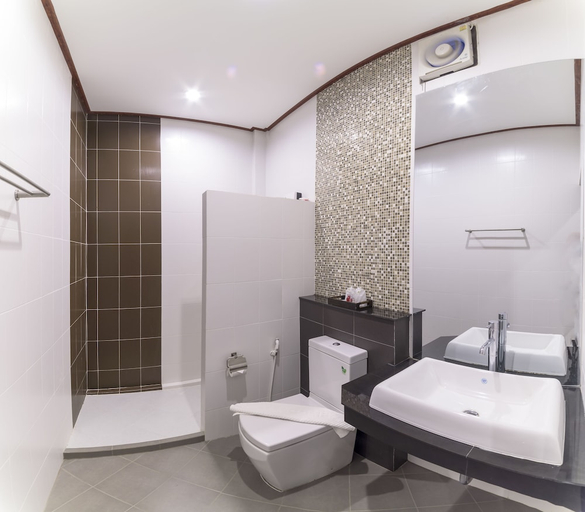Bathroom 4, Chanalai Resort and Hotel, Si Satchanalai