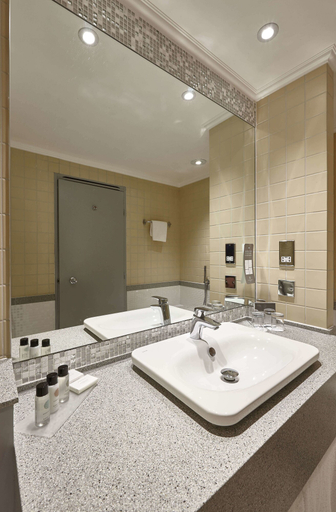 Bathroom 4, Oulton Hall Hotel, Spa & Golf Resort, Leeds