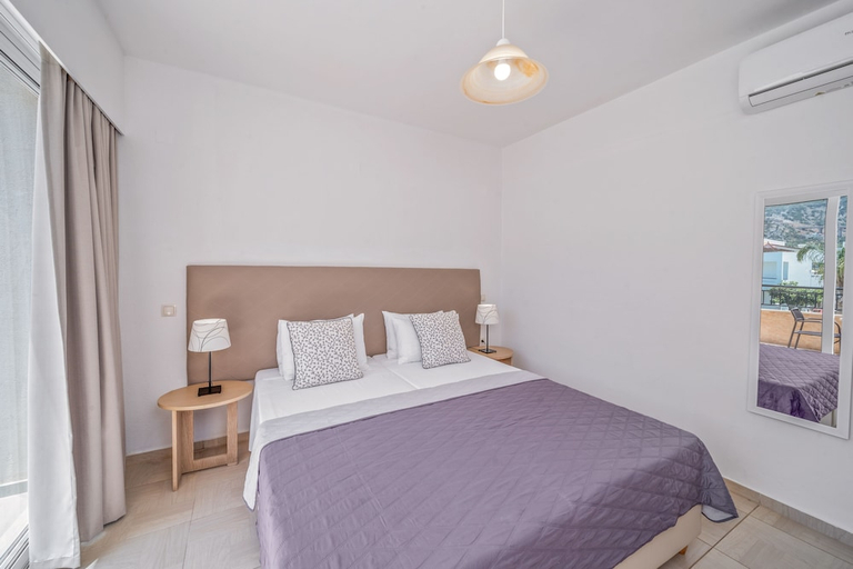 Bedroom 3, Maria Rousse, Crete