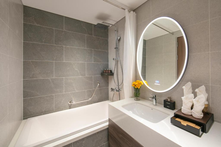 Bathroom 3, Léman Old Quarter Hotel, Hoàn Kiếm