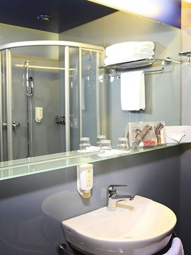 Bathroom 5, Hotel Montana - contactless self check-in, Zürich