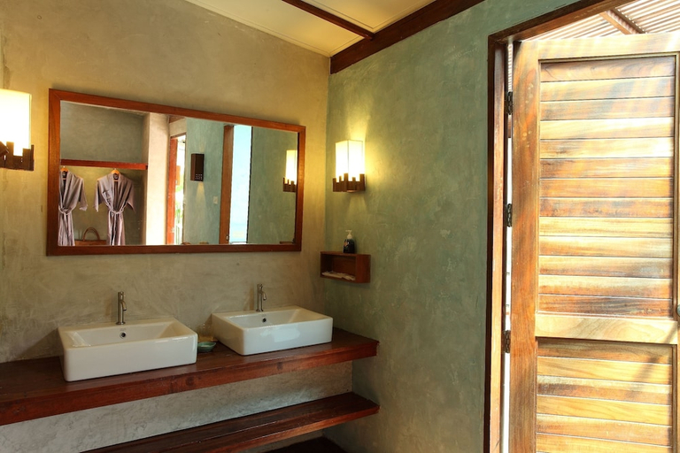 Bathroom 3, Tinkerbell Resort, K. Ko Kut