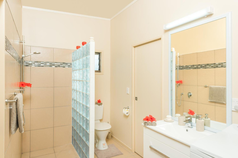 Bathroom, Tuoro Holiday Villas , Rorotonga
