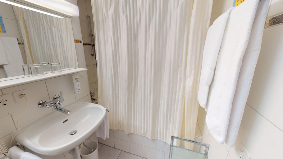 Bathroom 4, Hotel-Restaurant Seegarten-Marina, Niedersimmental