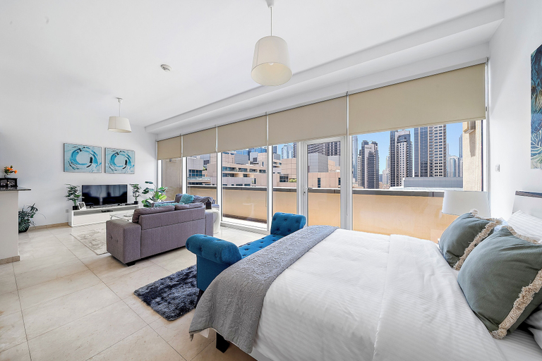 Room 4, Elegant Studio with Burj Khalifa Views, Dubai