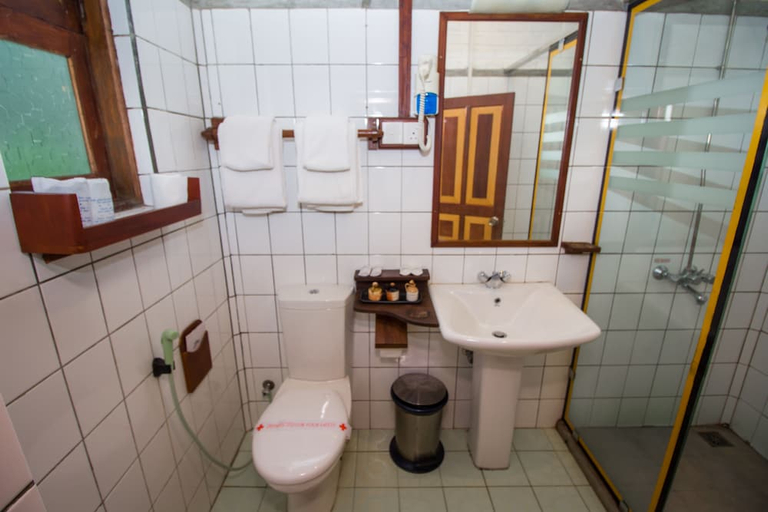 Bathroom 3, Lake Serenity Boutique Hotel, Kuruvita