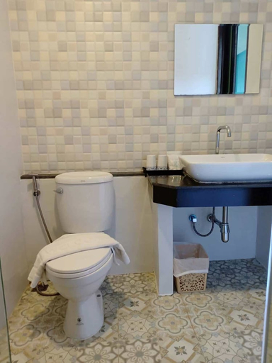 Bathroom 4, Namthong Nan Hotel, Muang Nan