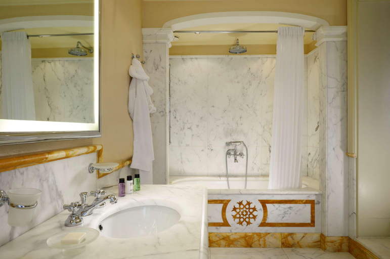 Bathroom 5, Santa Maria Novella, Florence
