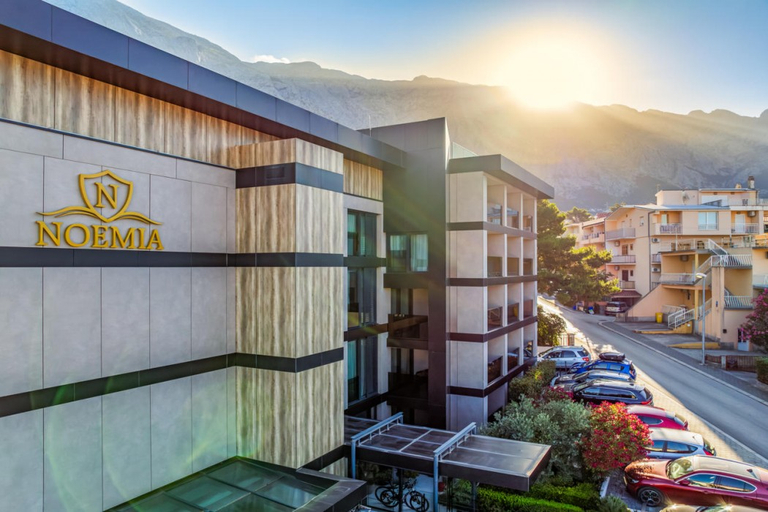 Exterior & Views