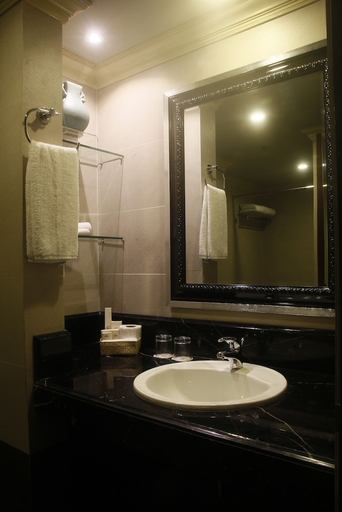 Bathroom 4, Herald Suites Polaris, Makati City