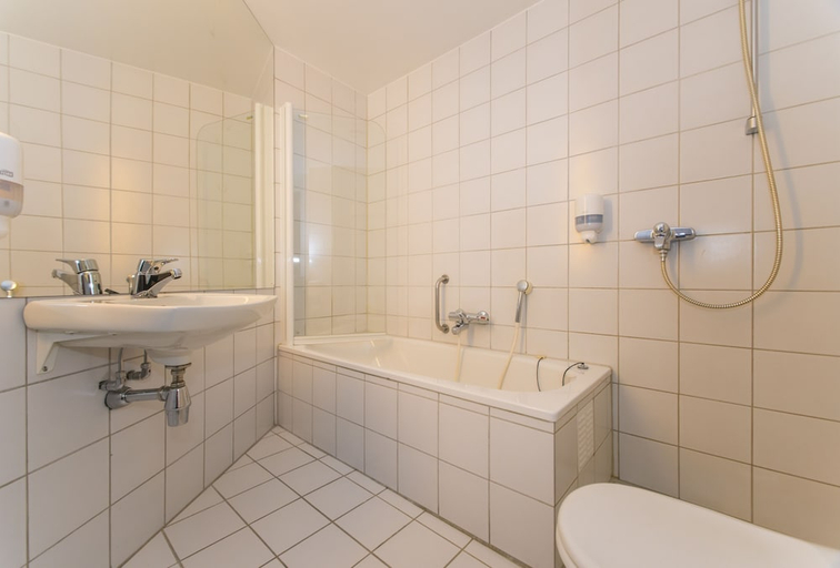 Bathroom 5, Nordis Hotel Lofoten, Vågan