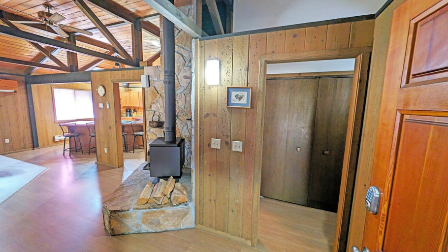 Interior 4, Bobcat 7 2 Bedroom Home, Deschutes