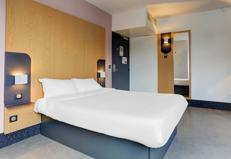 Bedroom 3, B&B HOTEL Reims Centre Gare, Marne