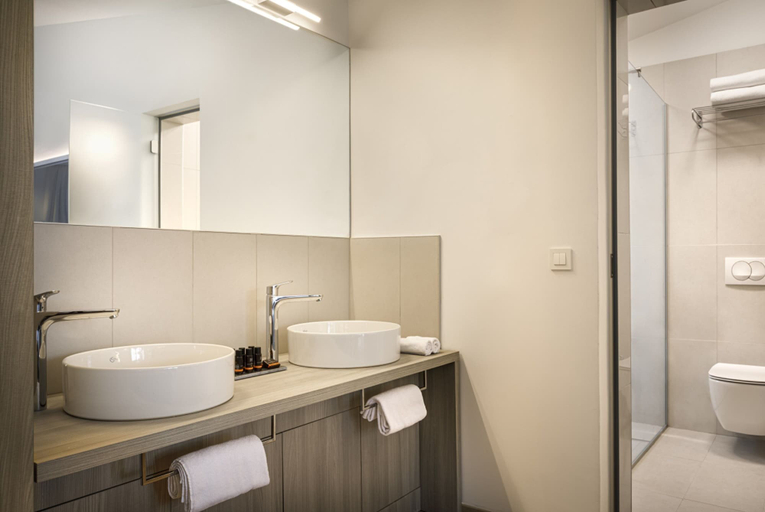 Bathroom 5, Valamar Carolina Hotel, Lopar/Supetarska Draga