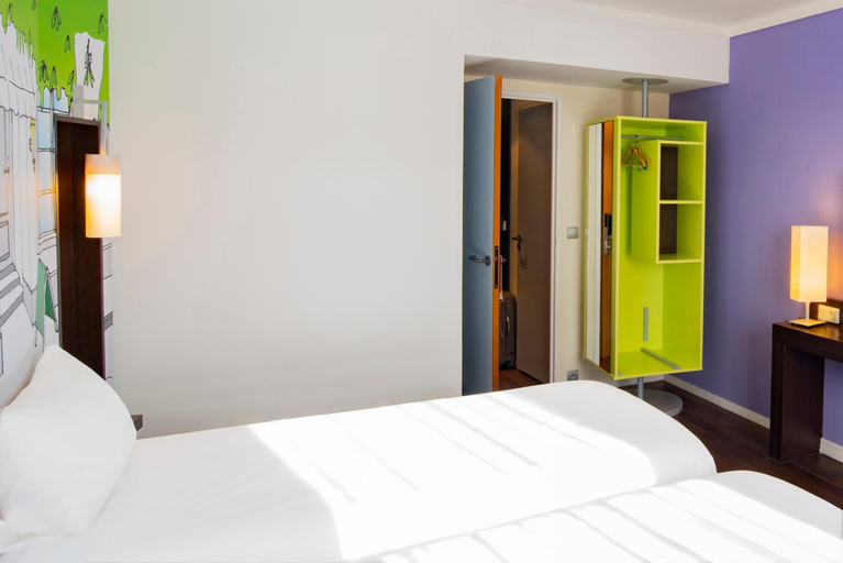 Bedroom 3, ibis Styles Evry Cathédrale, Essonne