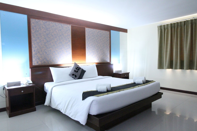 Bedroom 2, Convenient Grand Hotel, Bang Sao Thong