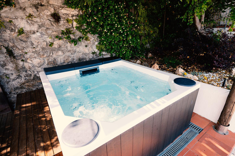 Sport & Beauty 2, Villa Eris: a picco sul mare con piscina e spa, Salerno
